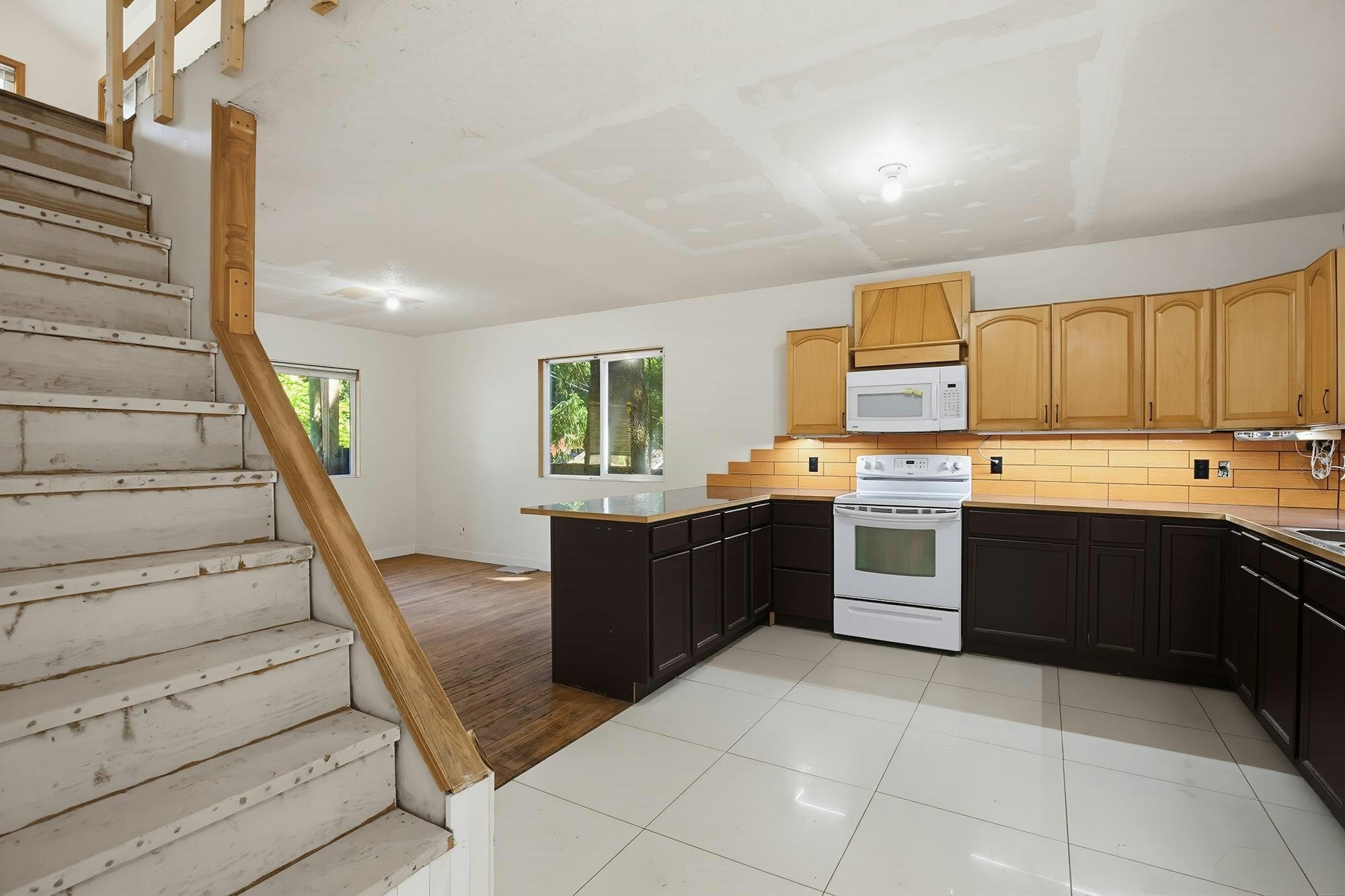 26814 Dewdney Trunk Road, Maple Ridge, BC, V2W 1N9 - 3