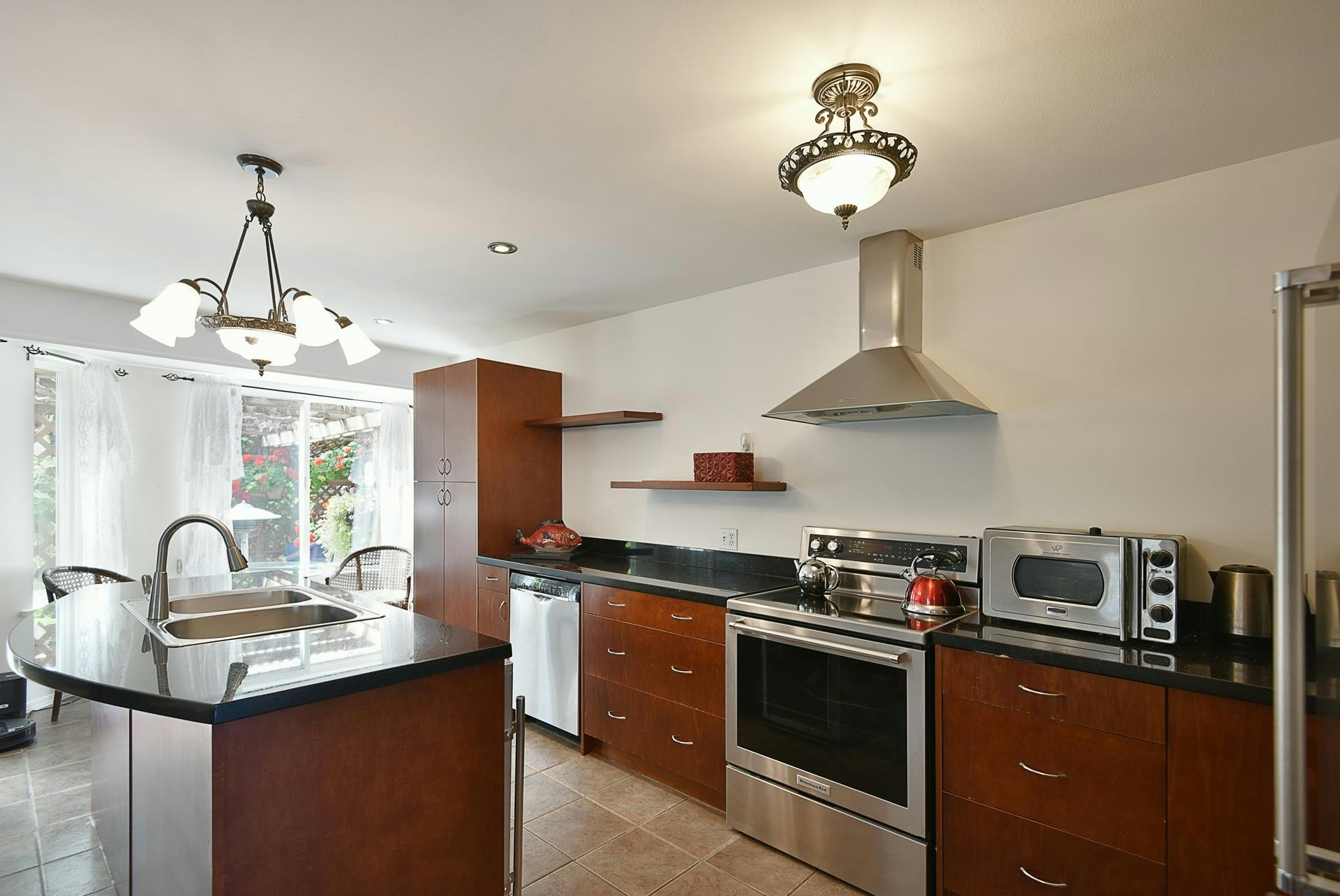 5875 Turnstone Crescent, Sechelt, BC, V7Z 0L9