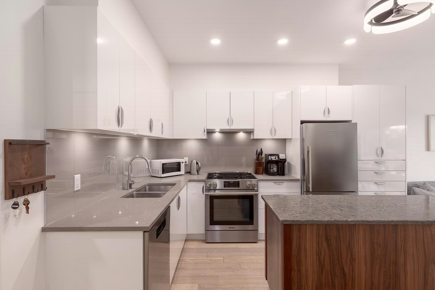 404-2666 Duke Street, Vancouver, BC, V5R 4S9 - 3