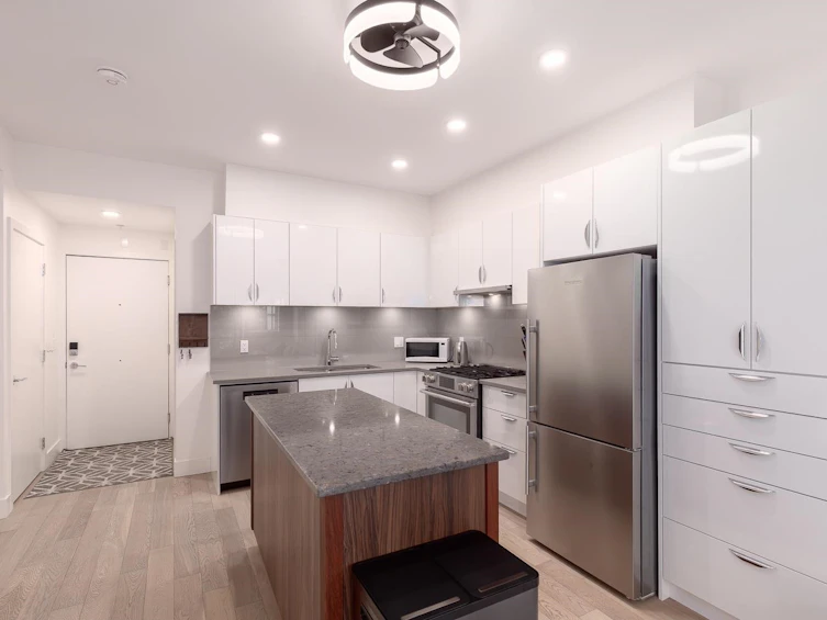 404-2666 Duke Street, Vancouver, BC, V5R 4S9 - 5
