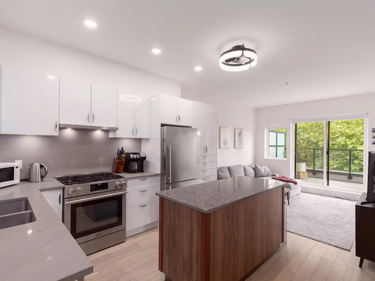 404-2666 Duke Street, Vancouver, BC, V5R 4S9 - 2