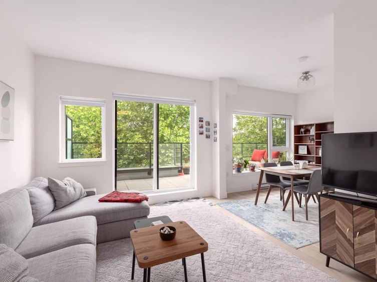404-2666 Duke Street, Vancouver, BC, V5R 4S9