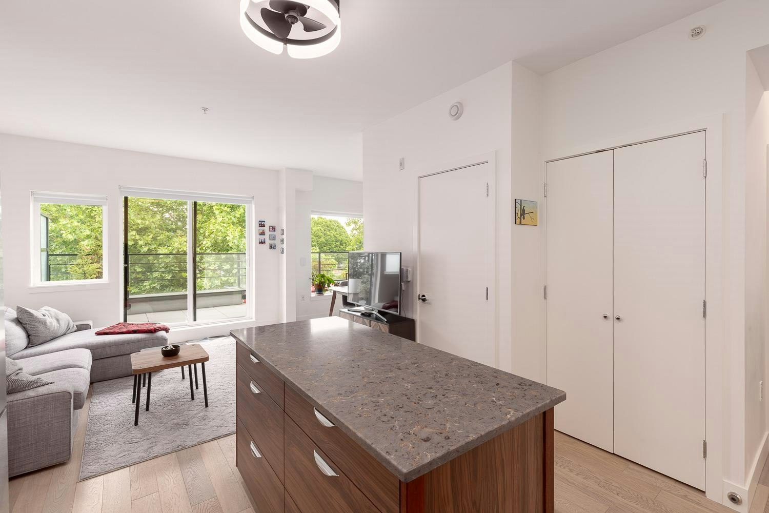 404-2666 Duke Street, Vancouver, BC, V5R 4S9 - 8