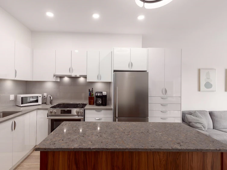 404-2666 Duke Street, Vancouver, BC, V5R 4S9 - 4