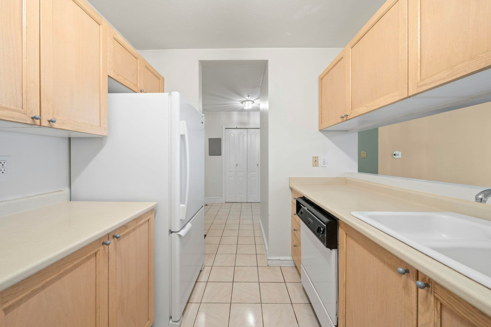 109-8680 Lansdowne Road - 2