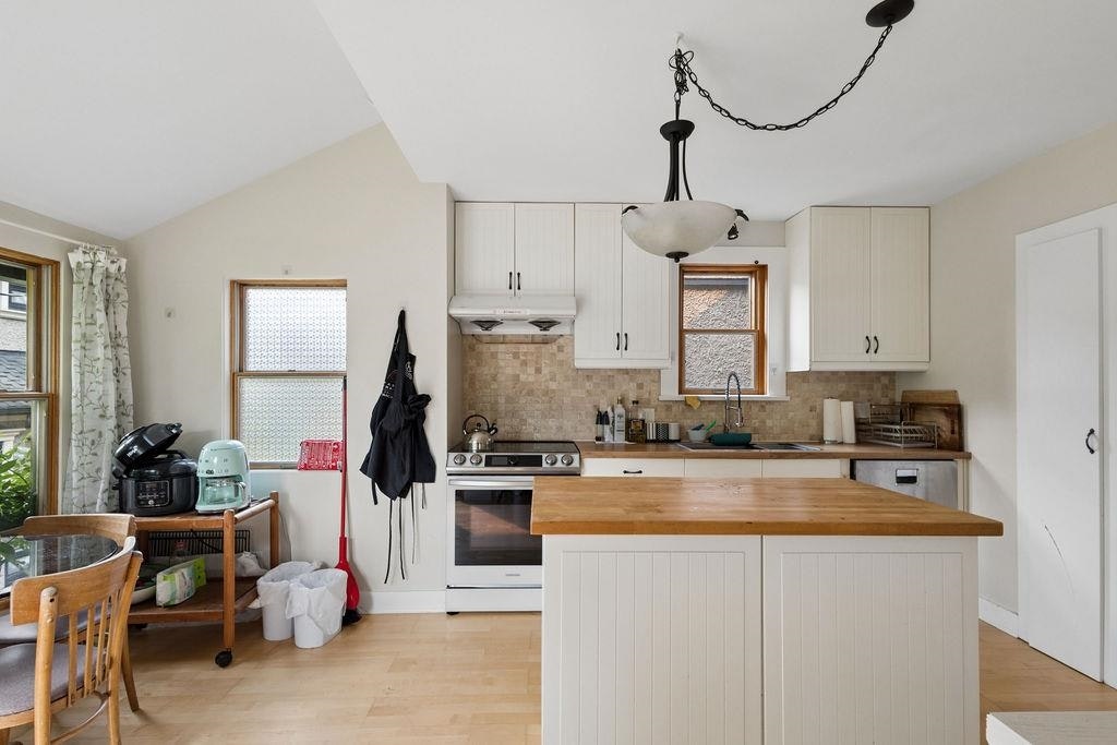4620 W 7th Avenue, Vancouver, BC, V6R 1X5 - 3