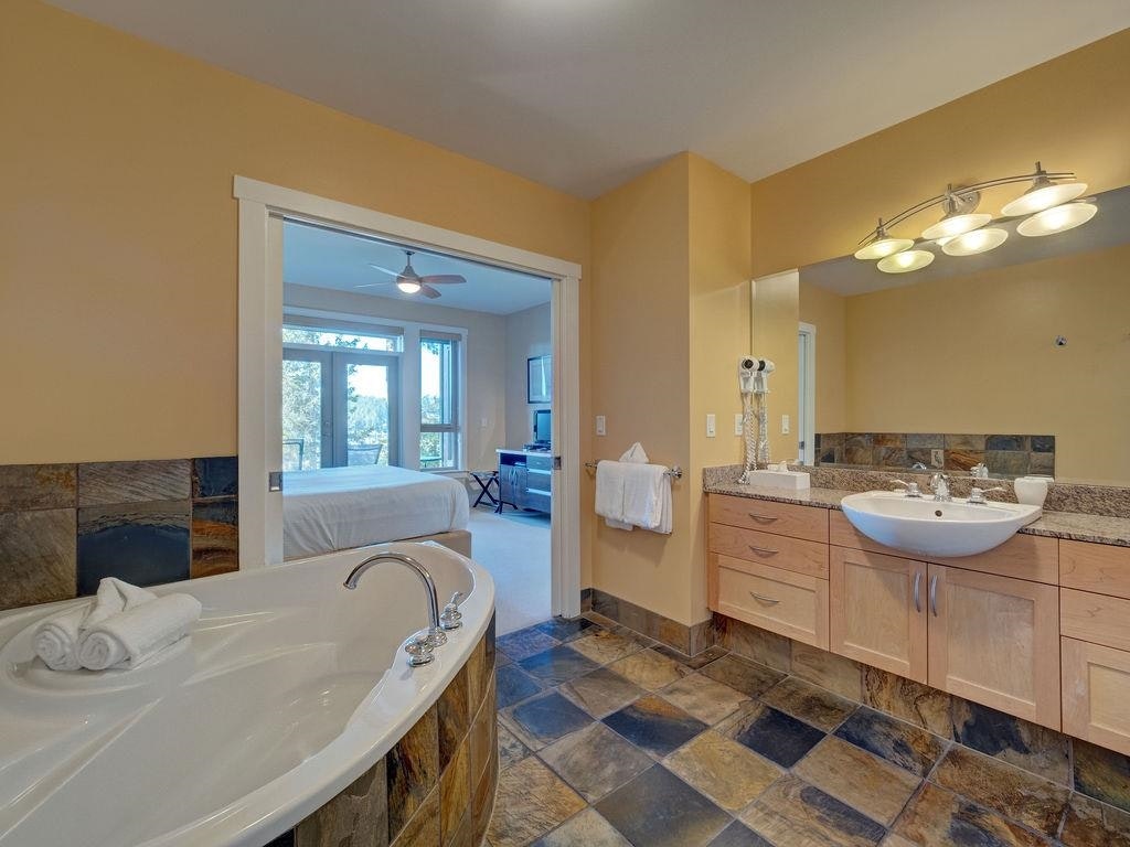 11D-12849 Lagoon Road, Pender Harbour Egmont, BC, V0N 2H0 - 22