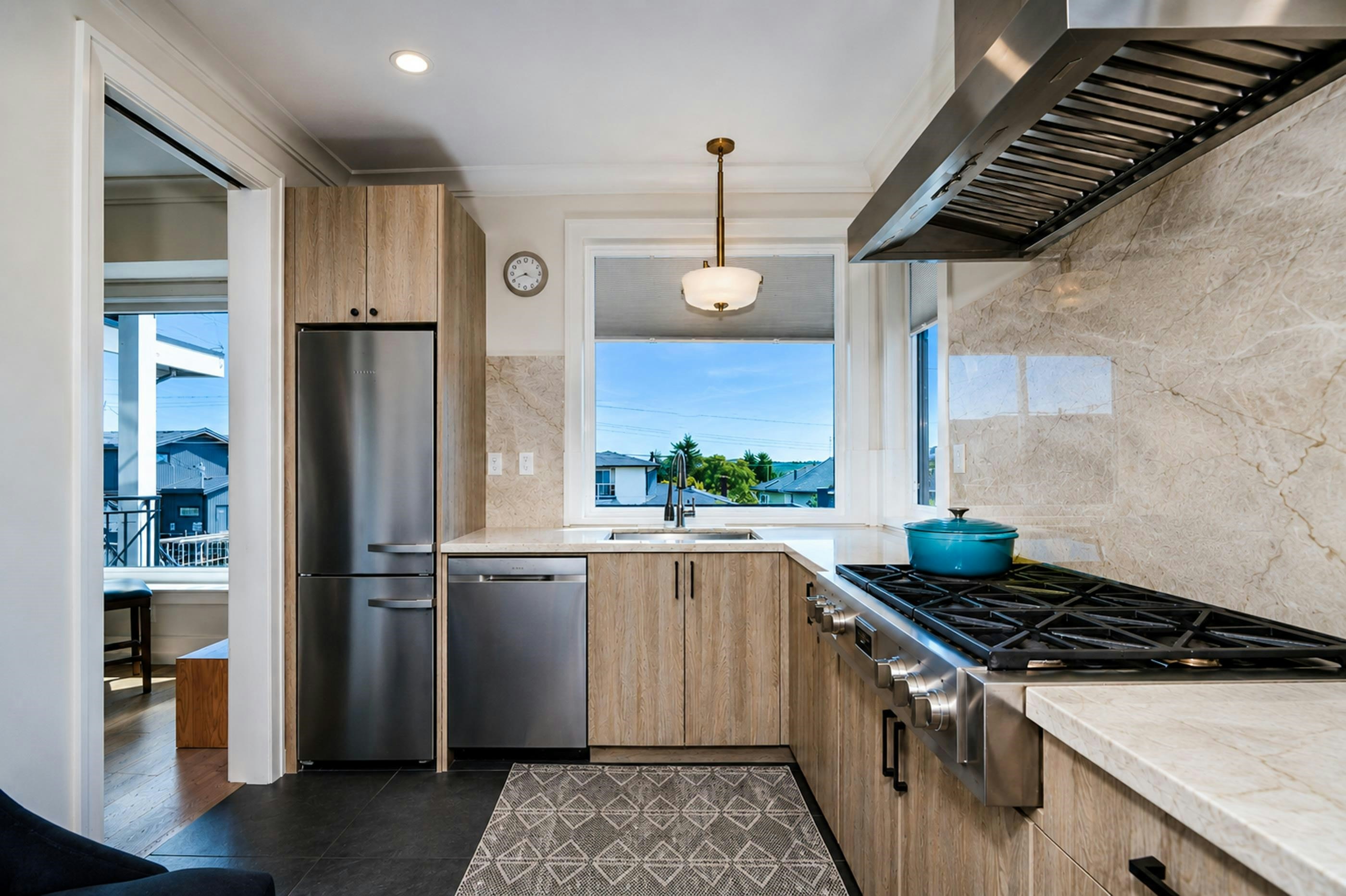 6860 Hycrest Drive, Burnaby, BC, V5B 2X2 - 23