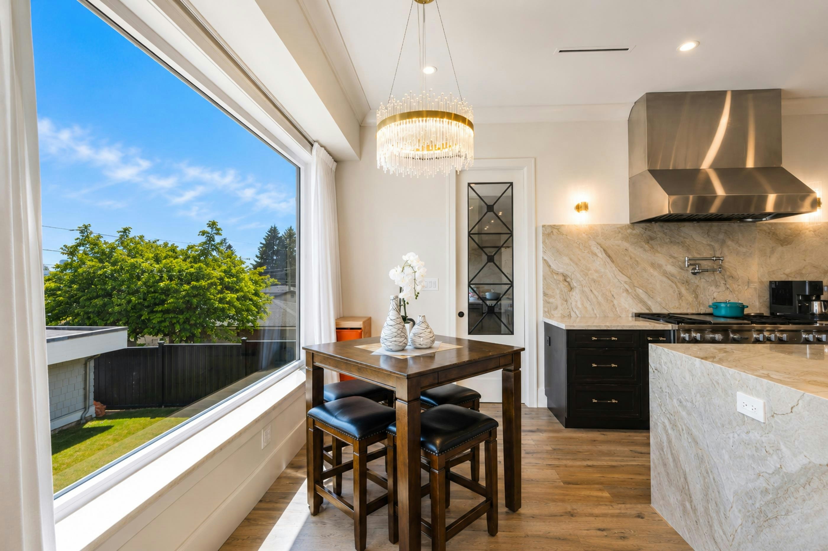 6860 Hycrest Drive, Burnaby, BC, V5B 2X2 - 16