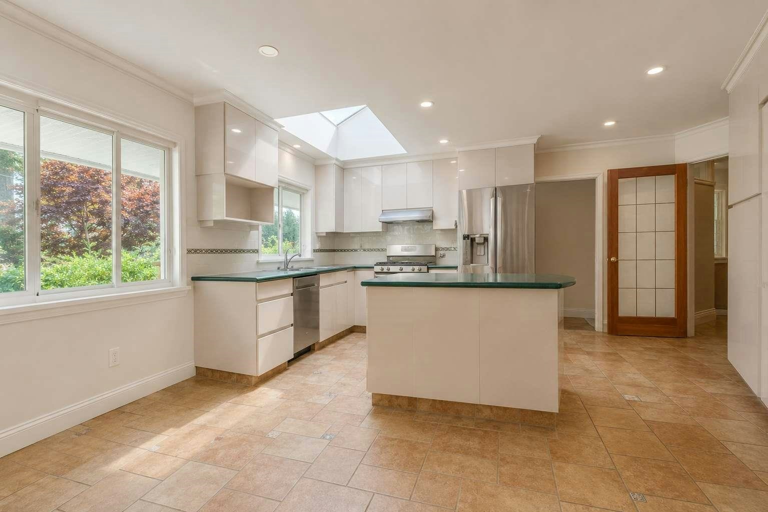 606 St Andrews Road, West Vancouver, BC, V7S 1V4 - 4