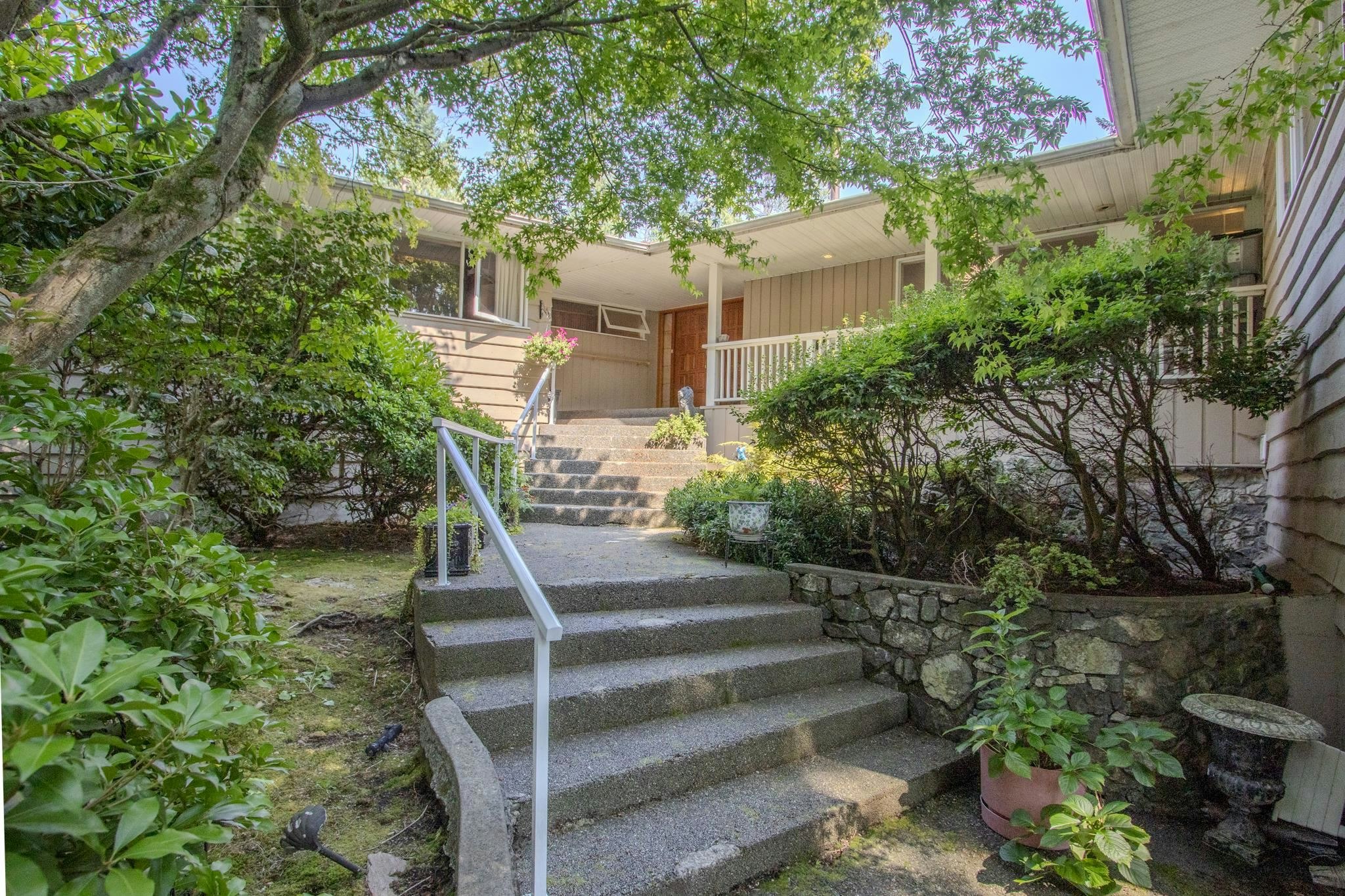 606 St Andrews Road, West Vancouver, BC, V7S 1V4