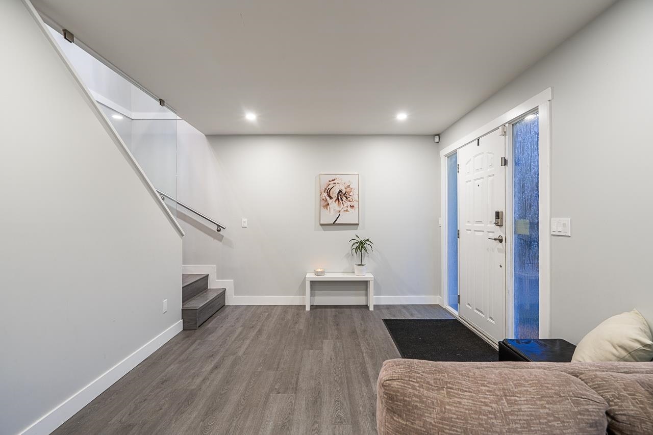 27527 31a Avenue - 2