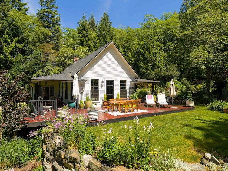 822 Captains Way, Bowen Island, BC, V0N 1G2