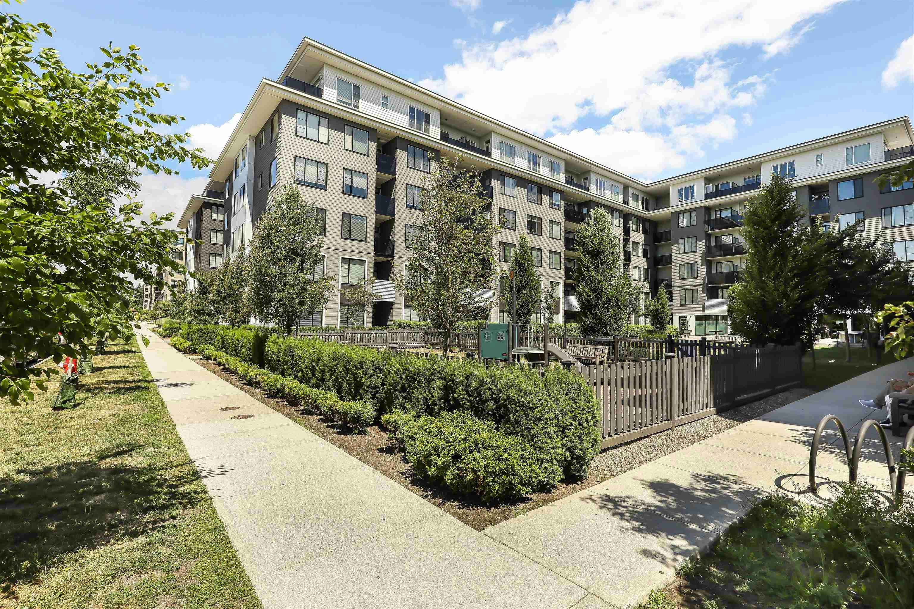 215-15825 85 Avenue, Surrey, BC, V4N 6W9