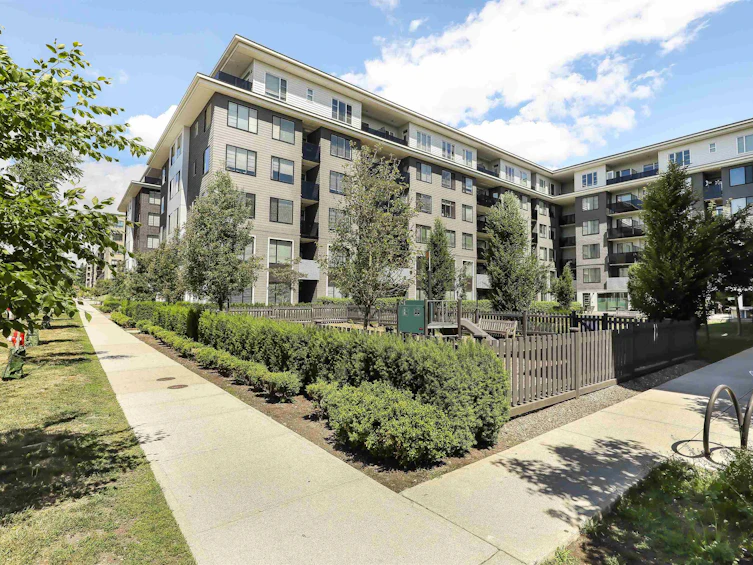 215-15825 85 Avenue, Surrey, BC, V4N 6W9