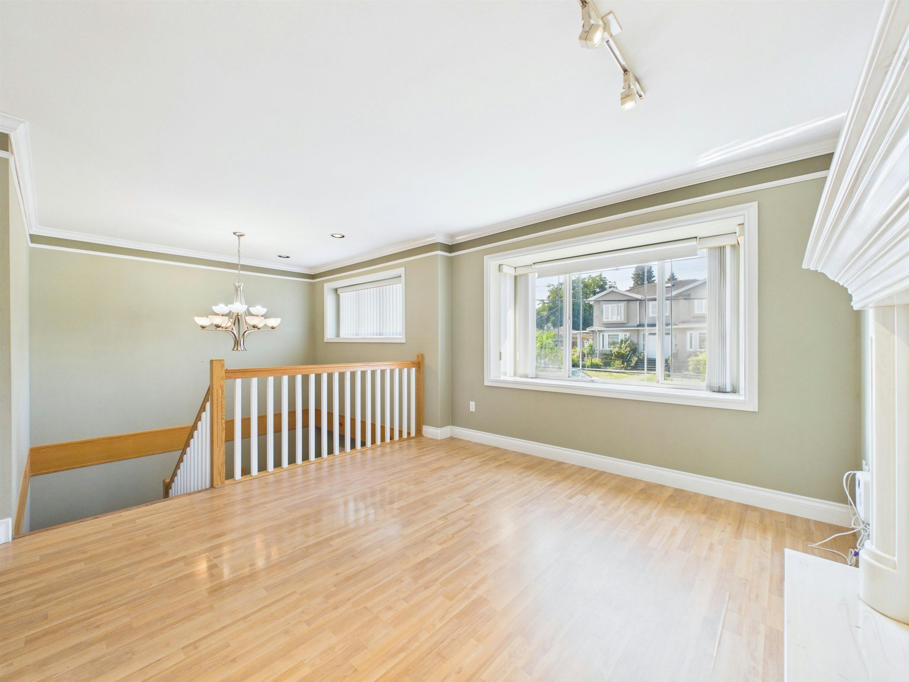 7698 14th Avenue, Burnaby, BC, V3N 2A6 - 7