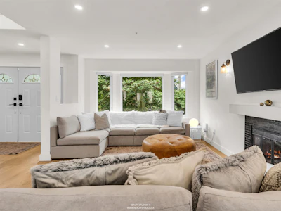 4588 James Street - 4