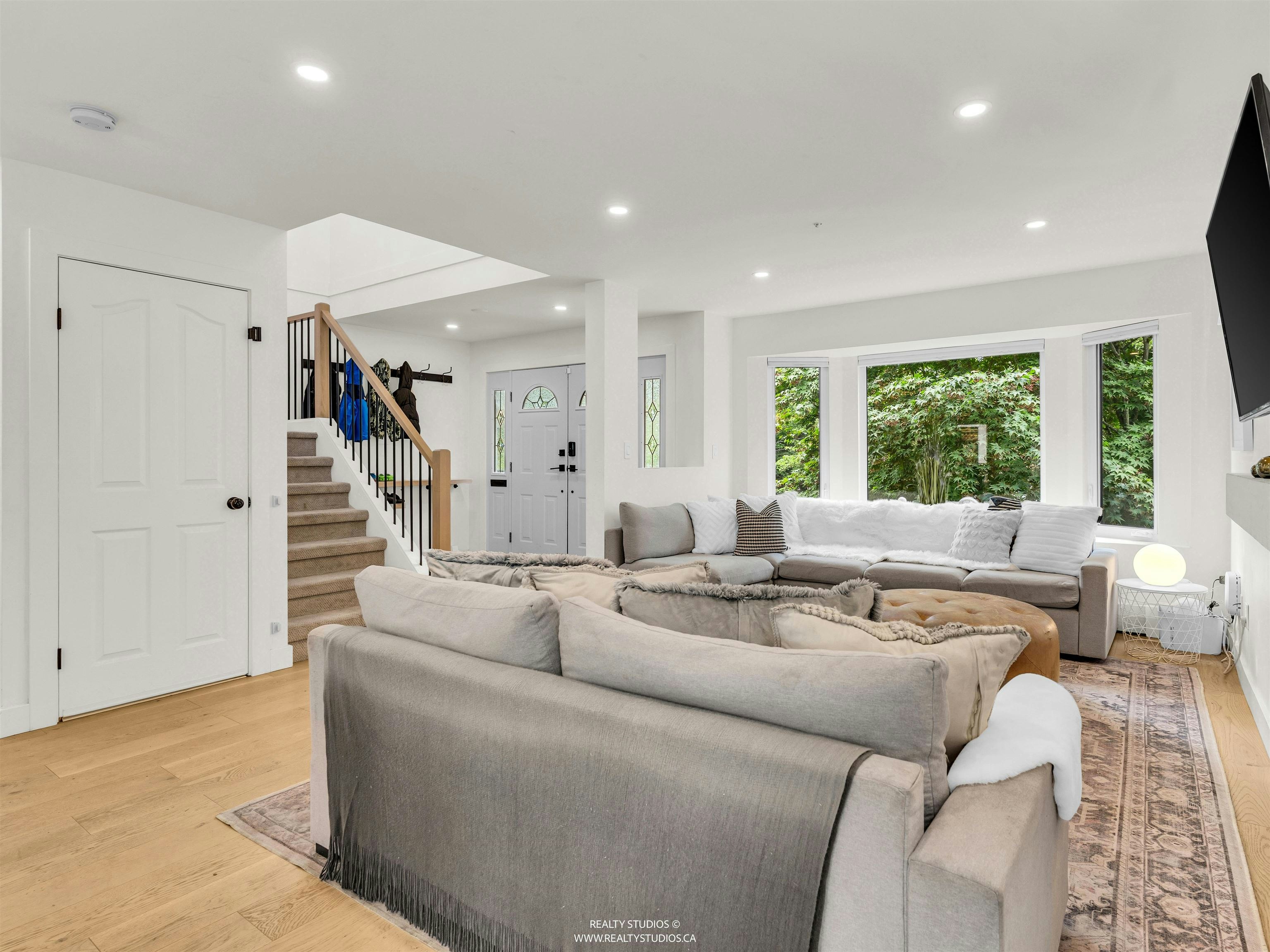 4588 James Street - 3