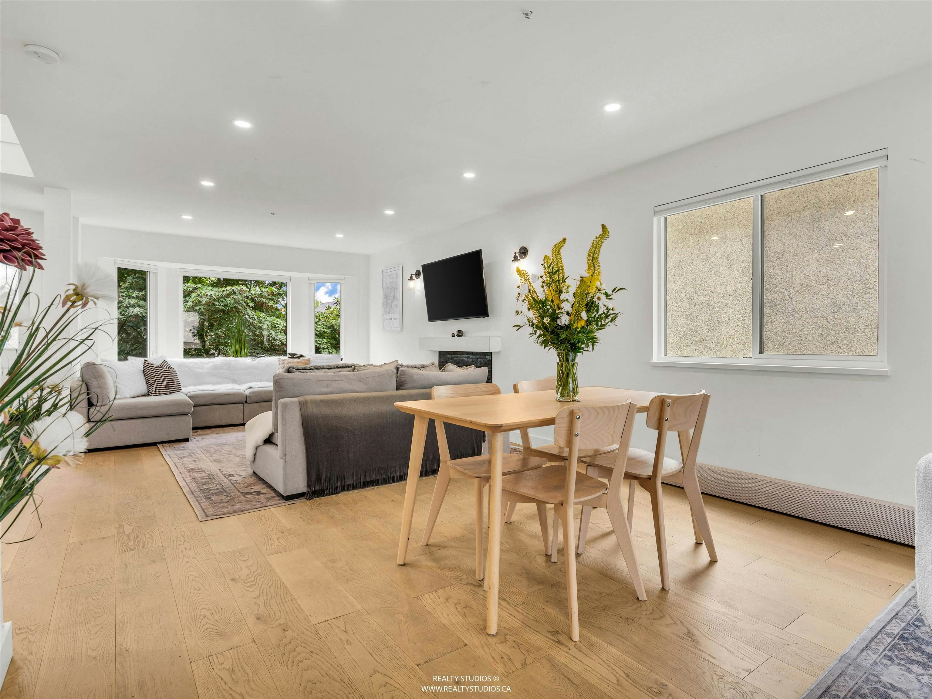 4588 James Street - 5