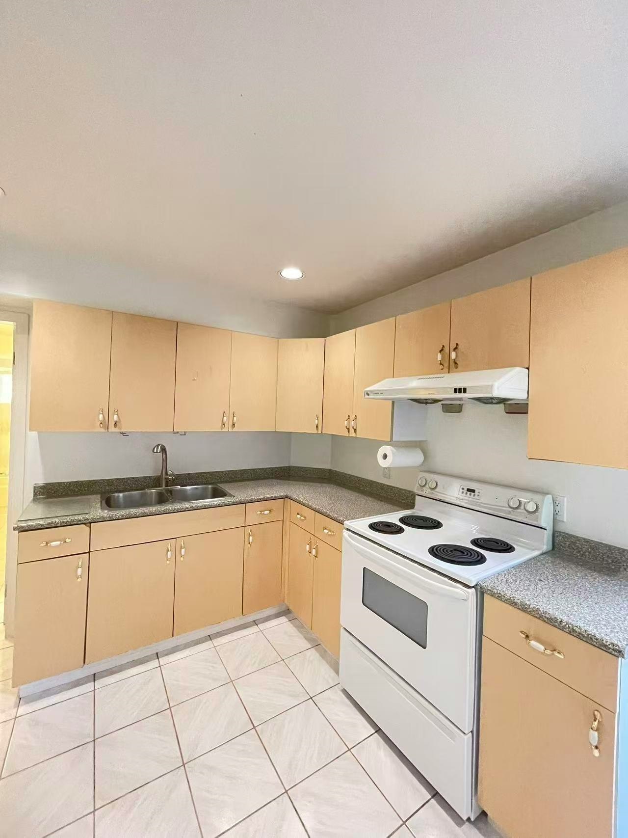 1000 Cliff Avenue, Burnaby, BC, V5A 2J9 - 2