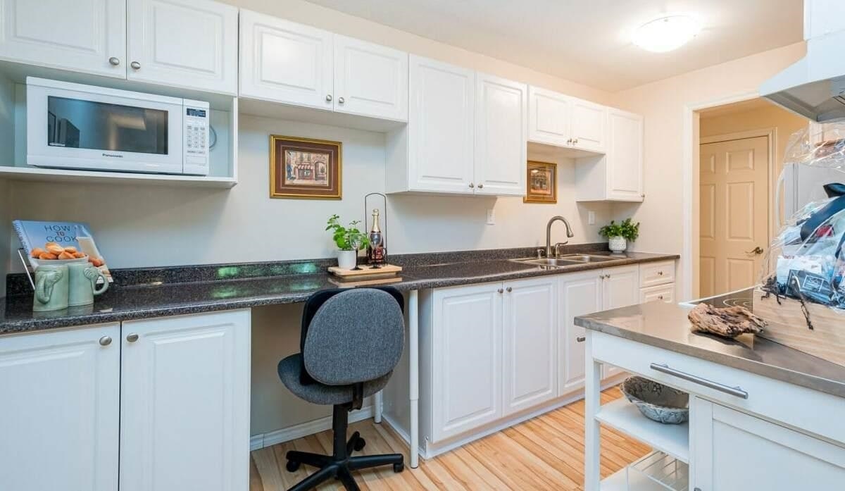 102-15020 North Bluff Road, Surrey, BC, V4B 5A4