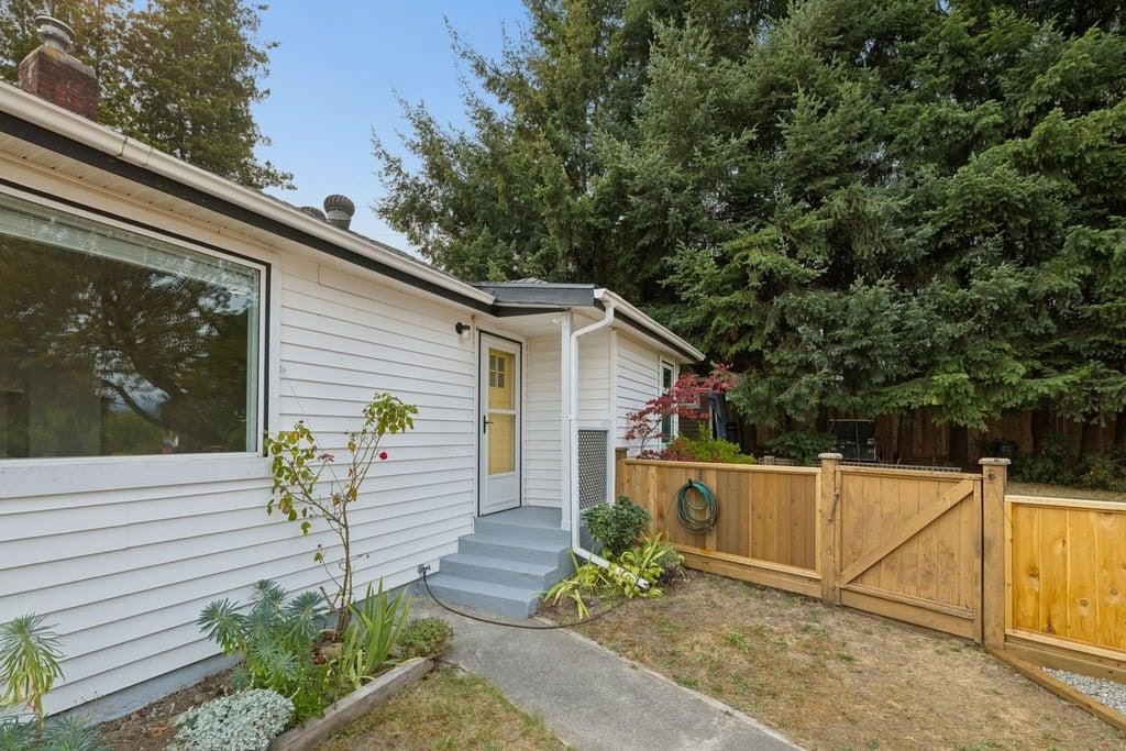 432 E Eighth Avenue, New Westminster, BC, V3L 4L1 - 2