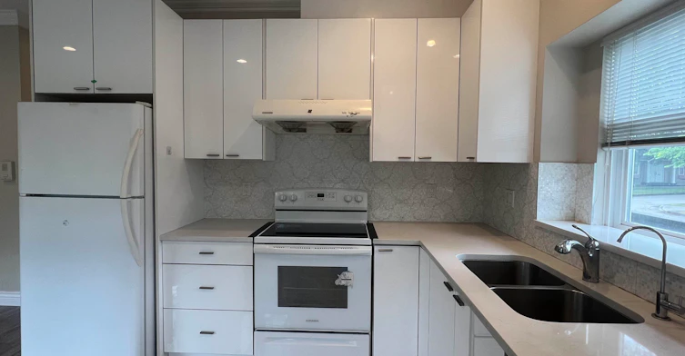 MF-8006 Cartier Street, Vancouver, BC, V6P 5T5 - 5