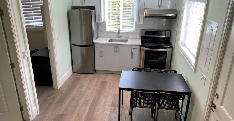 56 E 51st Avenue, Vancouver, BC, V5X 1B9 - 2