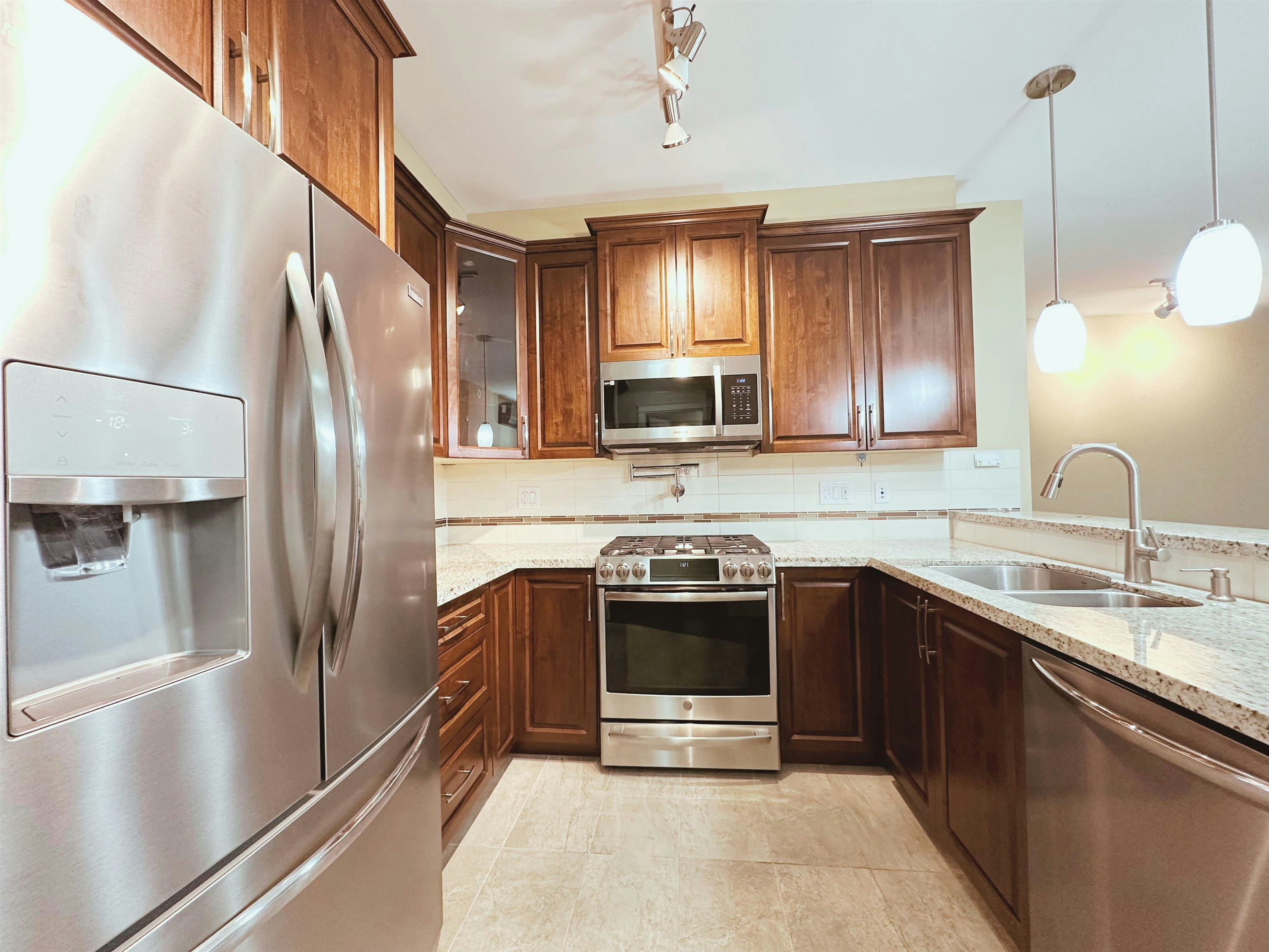 204-32445 Simon Avenue, Abbotsford, BC, V2T 0G7 - 4