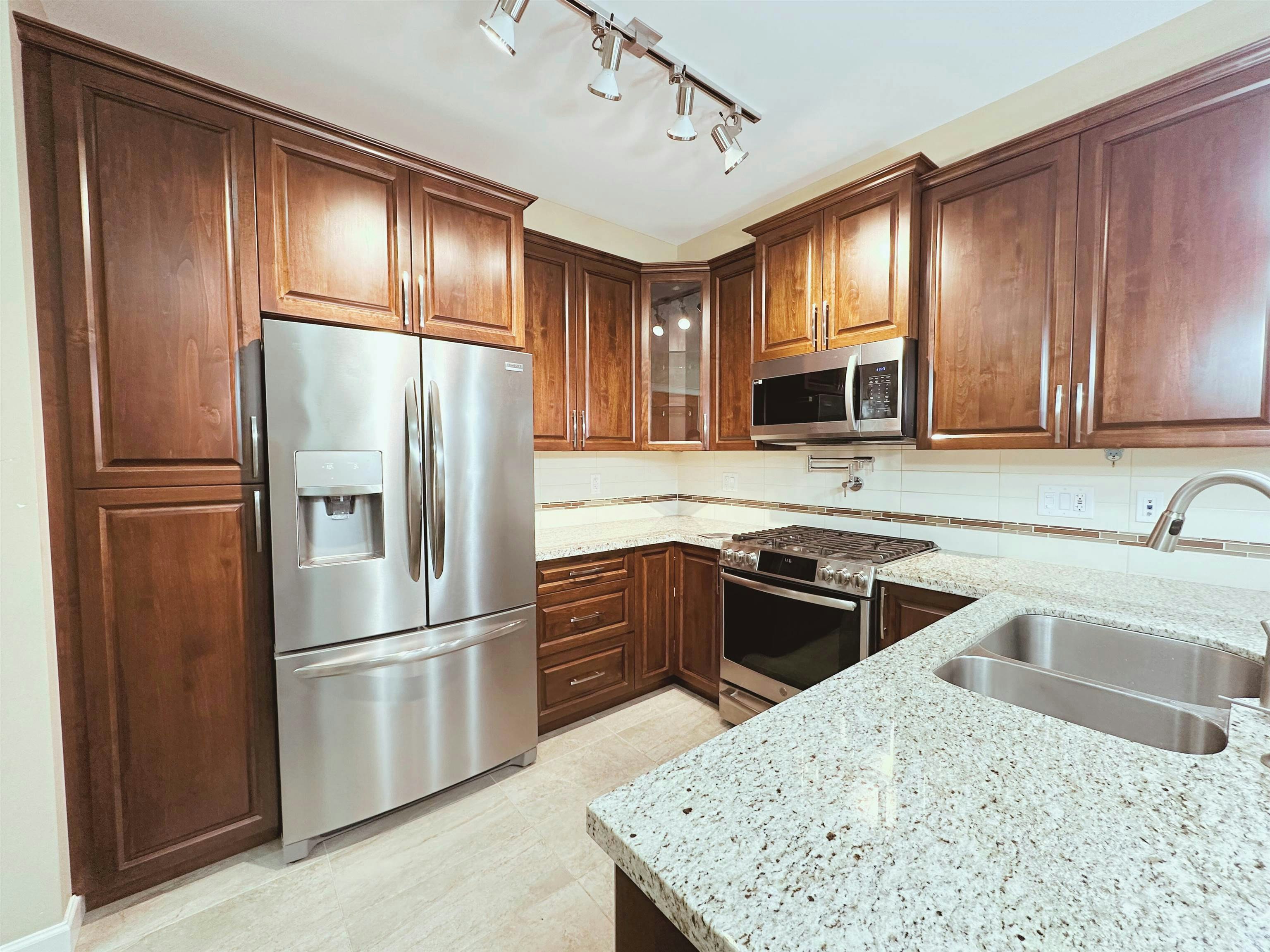 204-32445 Simon Avenue, Abbotsford, BC, V2T 0G7 - 5