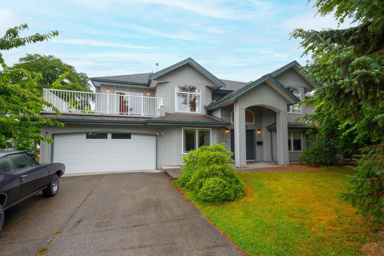 Upper-8546 164 Street, Surrey, BC, V4N 1E5