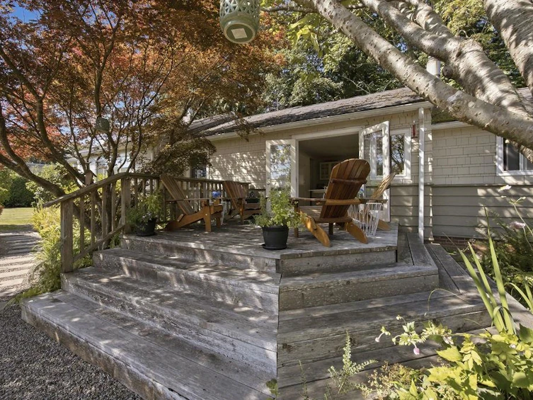 271 Cochrane Road, Gibsons, BC, V0N 1V8