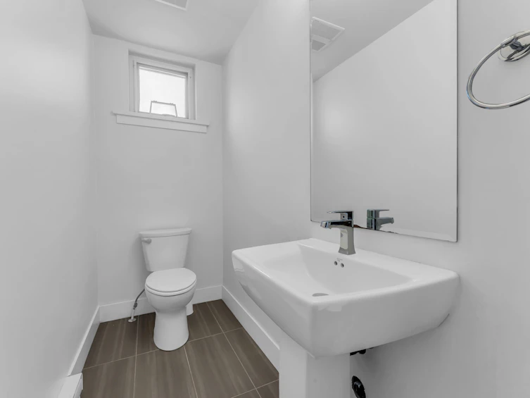 11-9989 E Barnston Drive, Surrey, BC, V4N 6N3 - 9