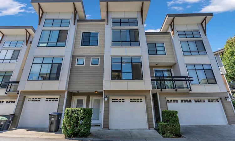 11-9989 E Barnston Drive