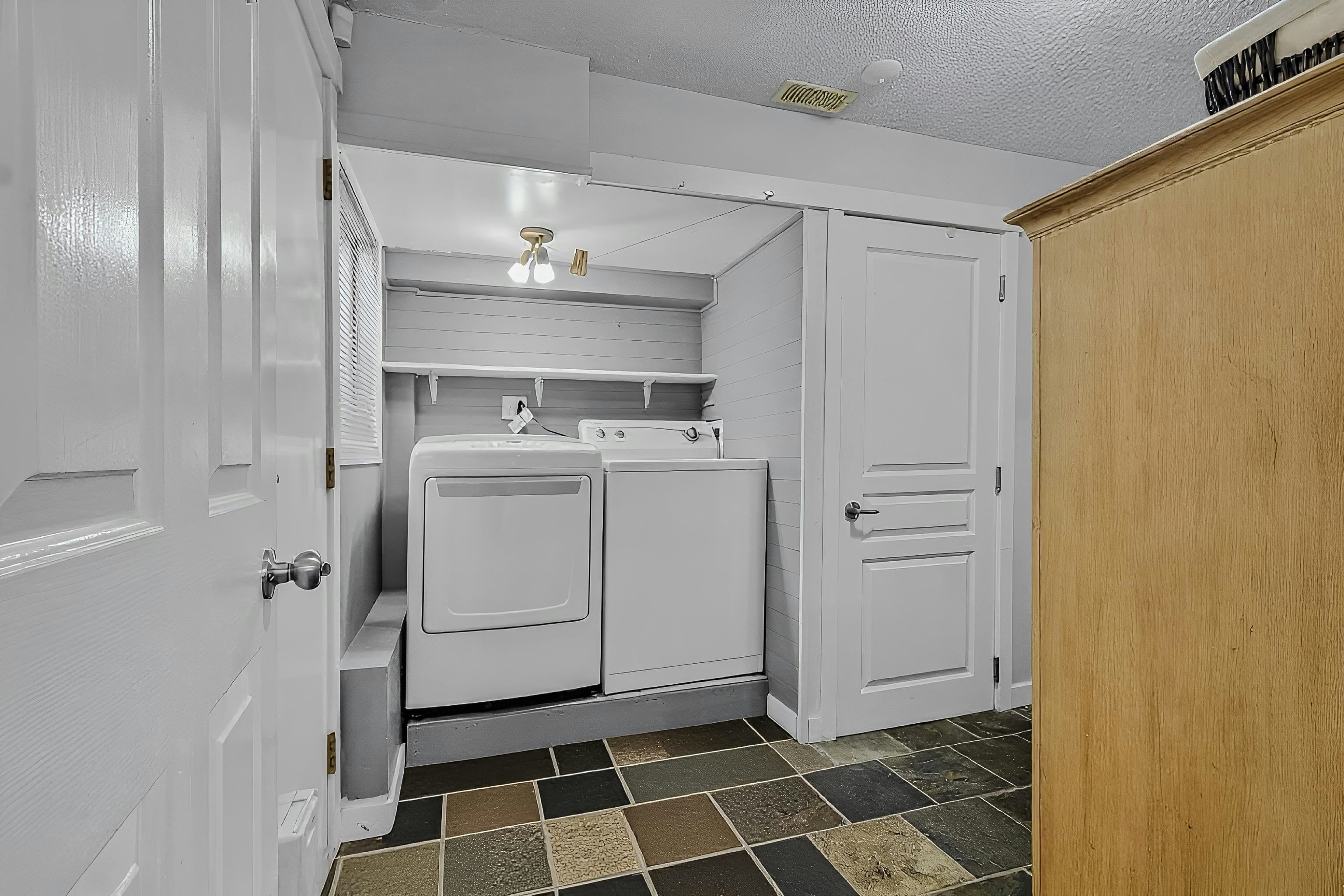 34981 Bernina Court, Abbotsford, BC, V3G 1C2 - 22