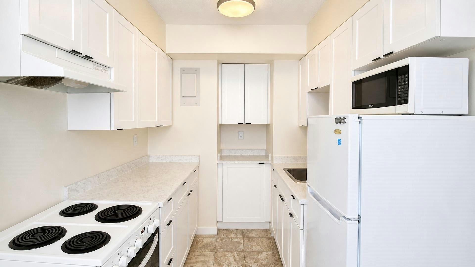 1105-1251 Cardero Street, Vancouver, BC, V6G 2H9 - 13