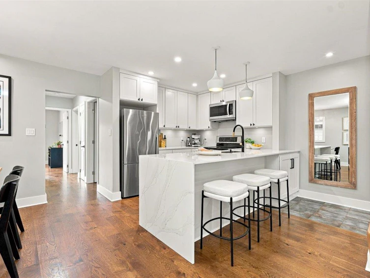 223 W 19th Street, North Vancouver, BC, V7M 1X6