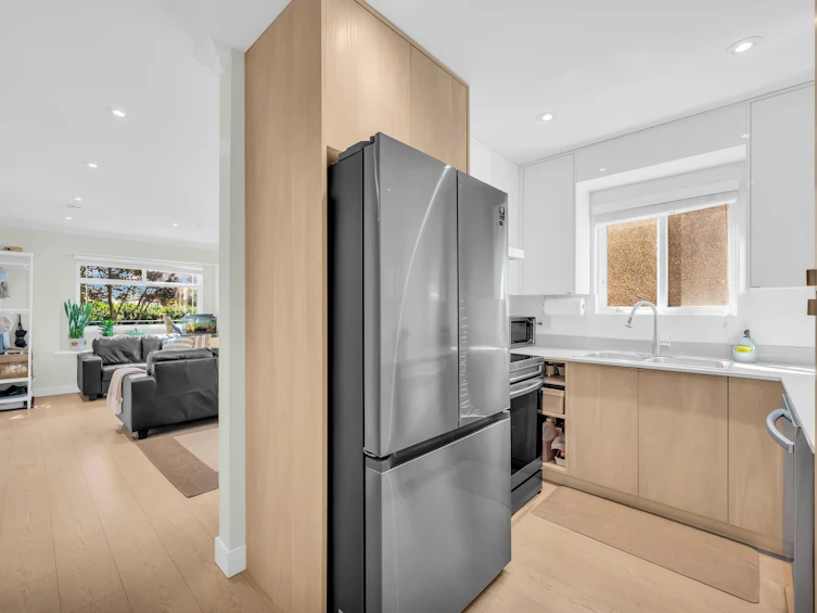 6925 Main Street, Vancouver, BC, V5X 3H6 - 9