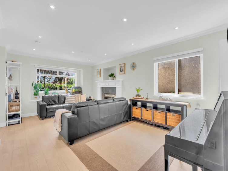 6925 Main Street, Vancouver, BC, V5X 3H6 - 8