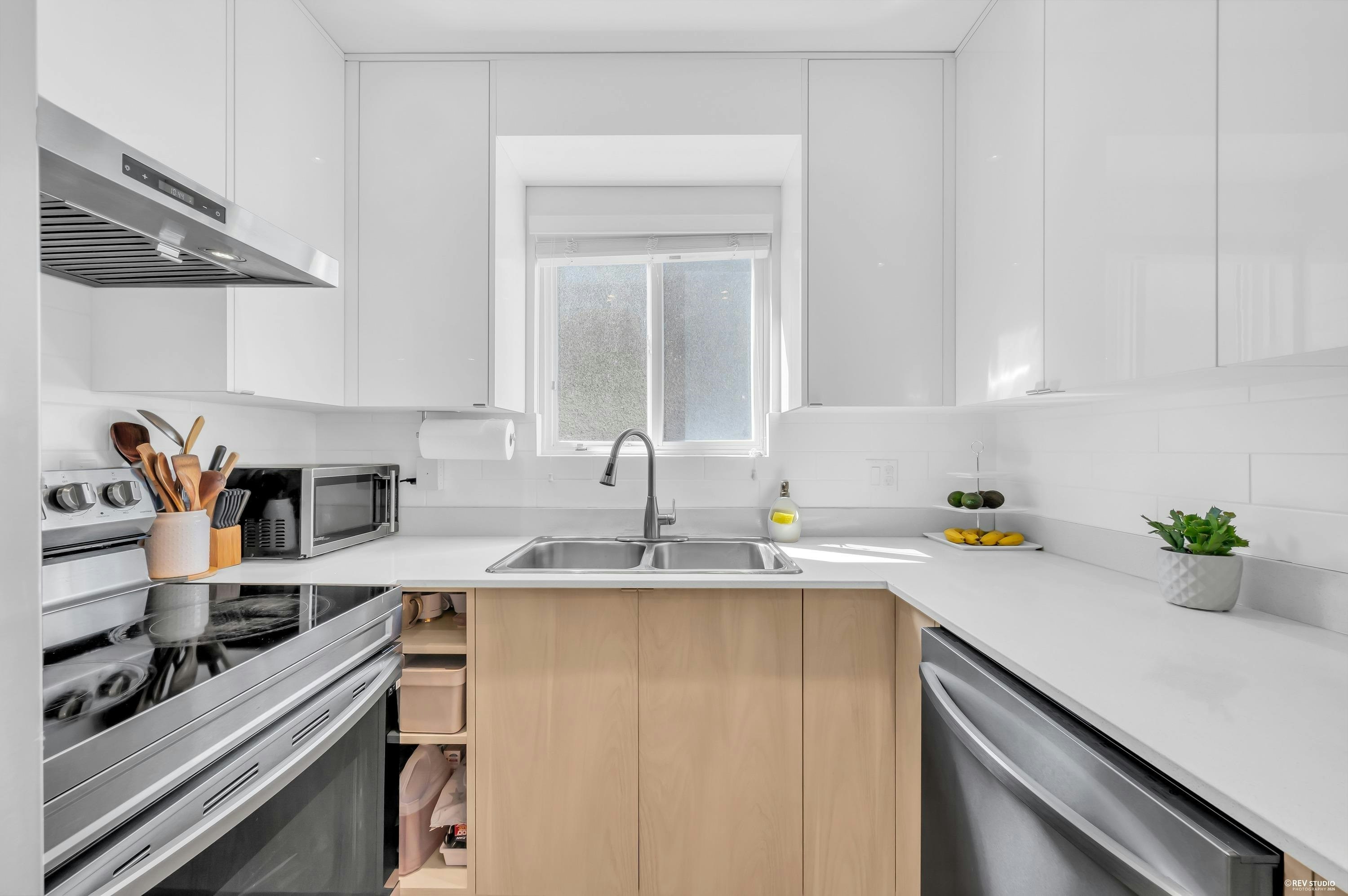 6925 Main Street, Vancouver, BC, V5X 3H6 - 10
