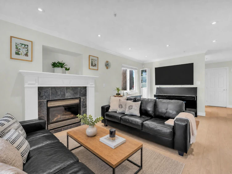 6925 Main Street, Vancouver, BC, V5X 3H6 - 6