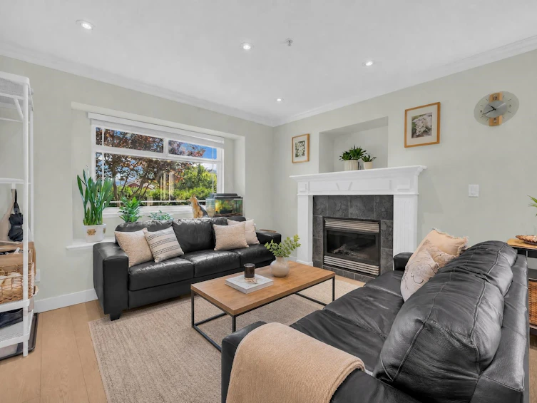 6925 Main Street, Vancouver, BC, V5X 3H6 - 4