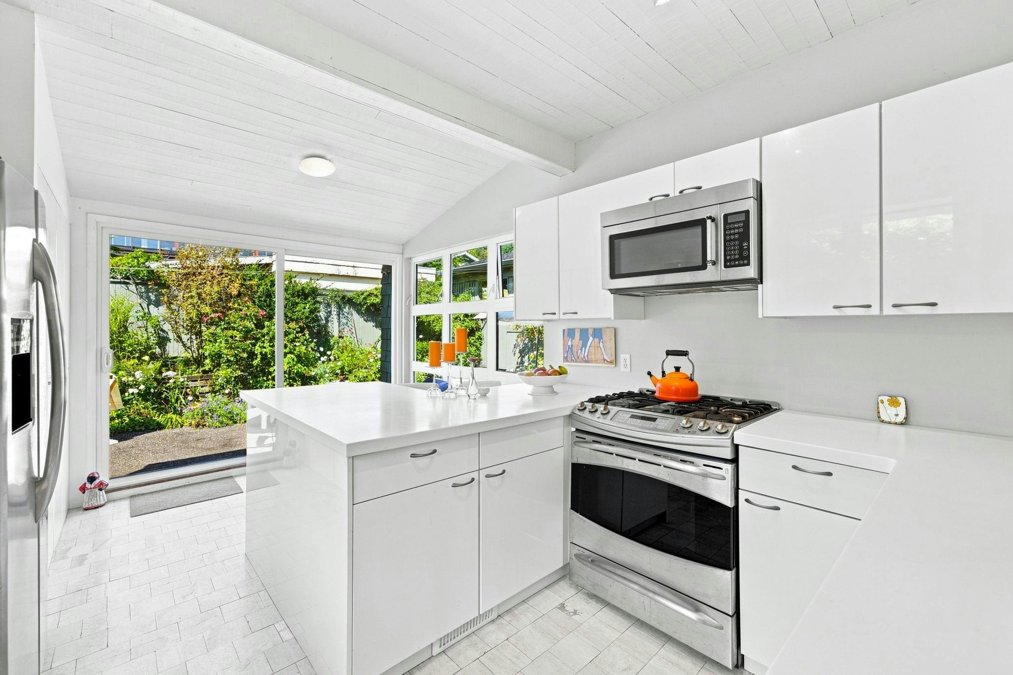 2433 Mathers Avenue, West Vancouver, BC, V7V 2H9 - 7