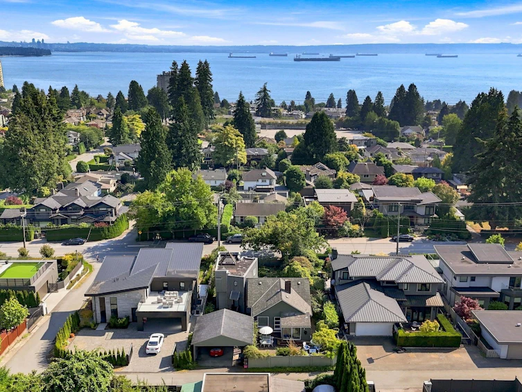 2433 Mathers Avenue, West Vancouver, BC, V7V 2H9 - 38