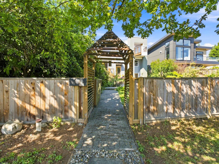 2433 Mathers Avenue, West Vancouver, BC, V7V 2H9 - 35