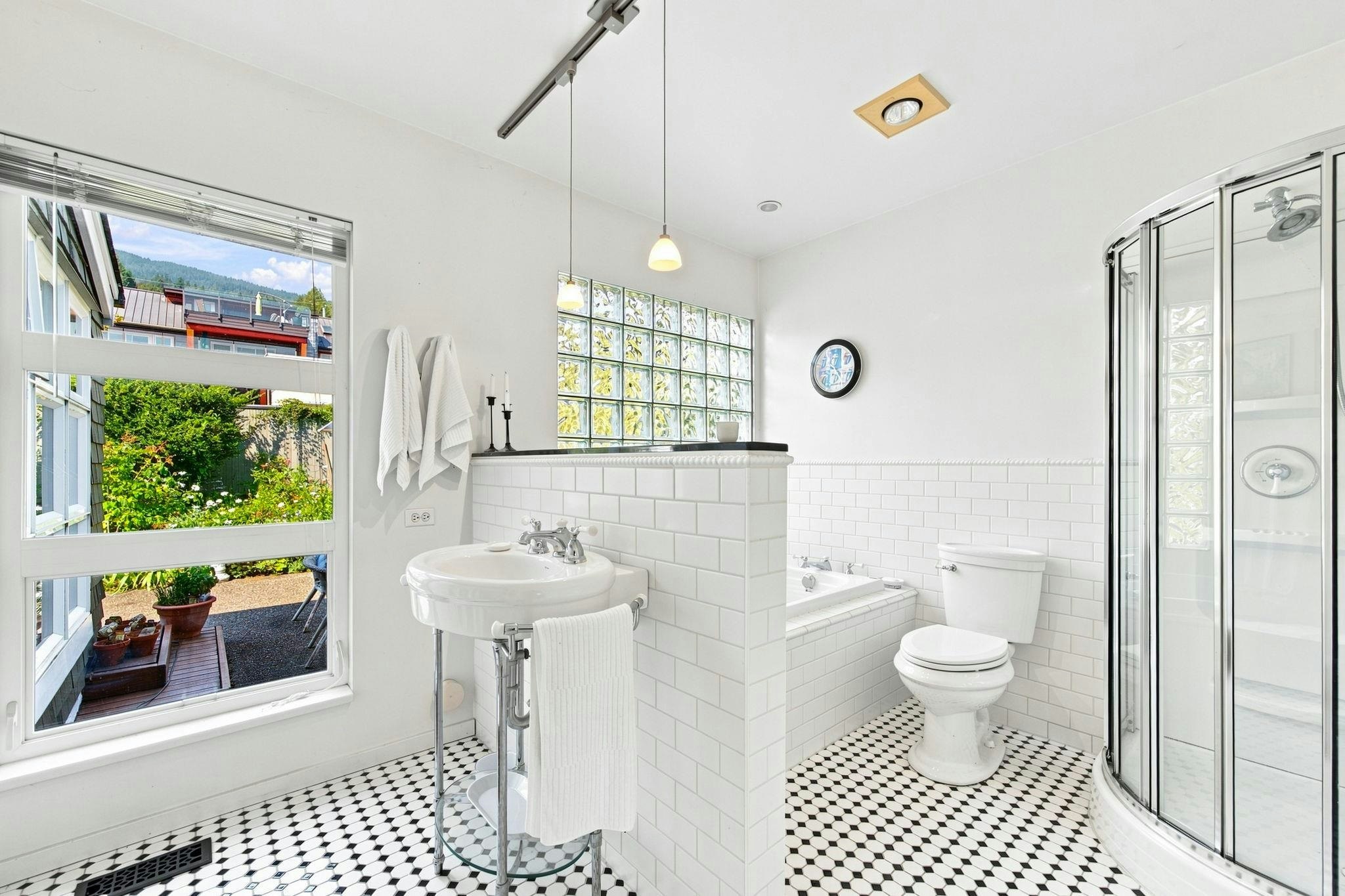 2433 Mathers Avenue, West Vancouver, BC, V7V 2H9 - 13