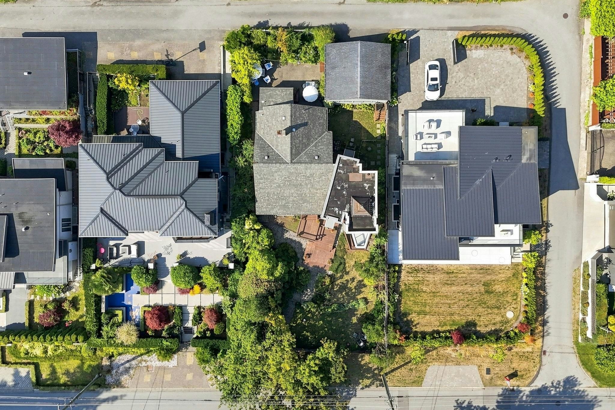 2433 Mathers Avenue, West Vancouver, BC, V7V 2H9 - 36