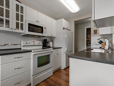 303-9425 Nowell Street - 3