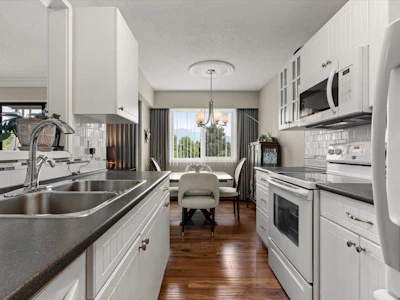 303-9425 Nowell Street - 5