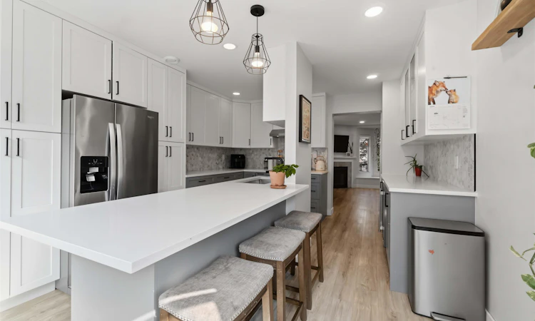 17-1195 Falcon Drive